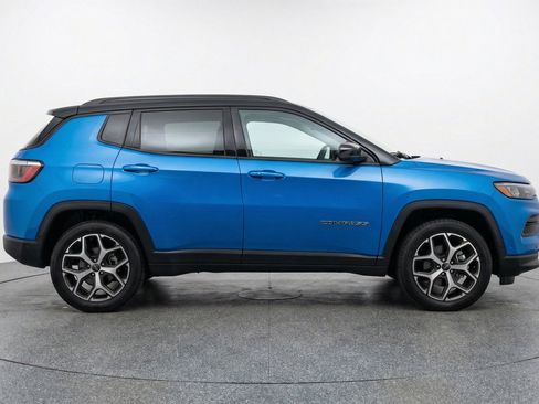 Used 2025 Jeep Compass Limited AWD/4WD image 11