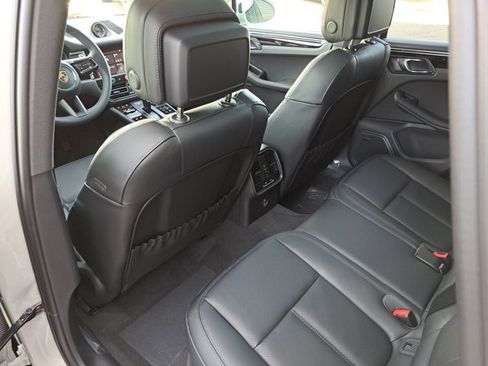 Used 2026 Porsche Macan AWD/4WD image 20