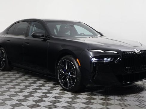 Certified 2023 BMW 760i xDrive AWD/4WD image 3