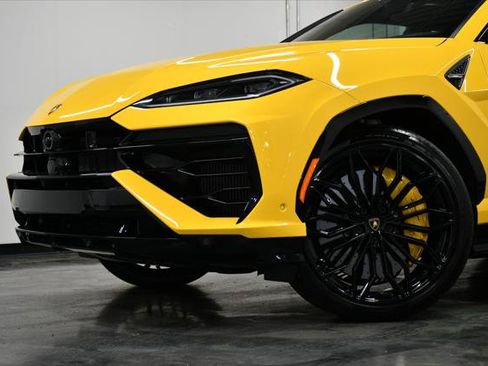 Used 2025 Lamborghini Urus SE AWD/4WD image 3
