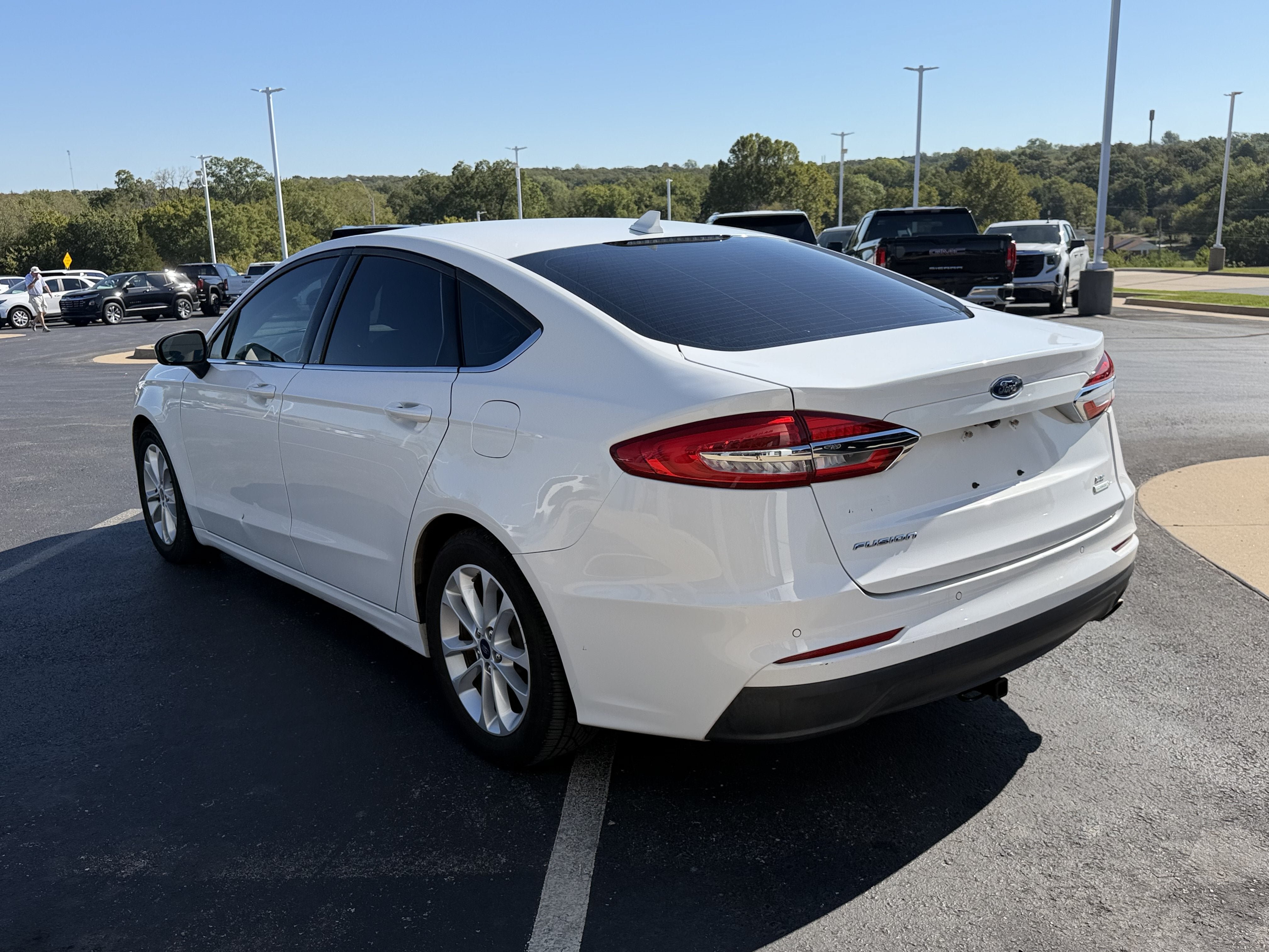 Used 2019 Ford Fusion SE FWD image 3