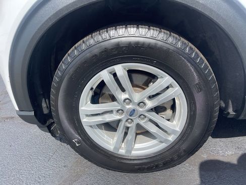 Used 2022 Ford Explorer XLT image 24