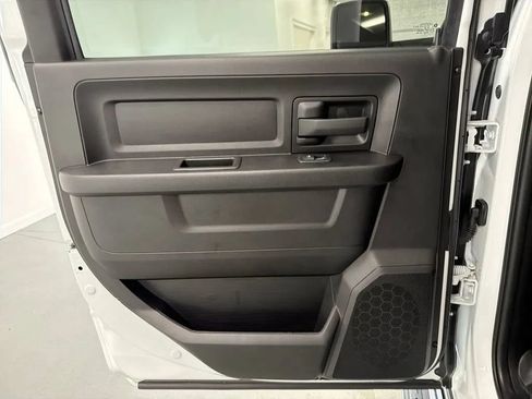Used 2024 RAM 2500 Tradesman w/ Chrome Appearance Group AWD/4WD image 7