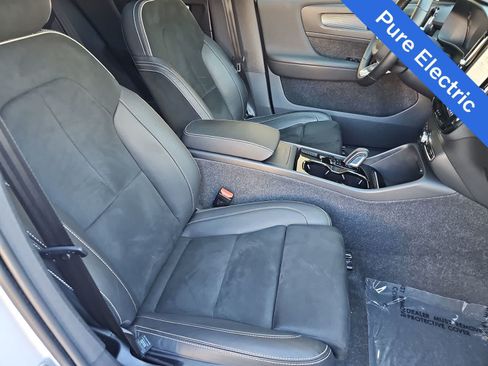 Used 2022 Volvo XC40 P8 Recharge Plus AWD/4WD image 18