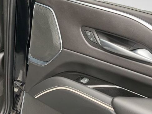 Used 2023 Cadillac Escalade Premium Luxury AWD/4WD image 19