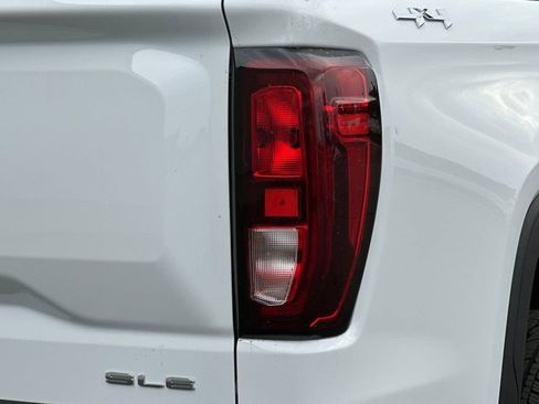 New 2026 GMC Sierra 1500 SLE w/ Preferred Package AWD/4WD image 22