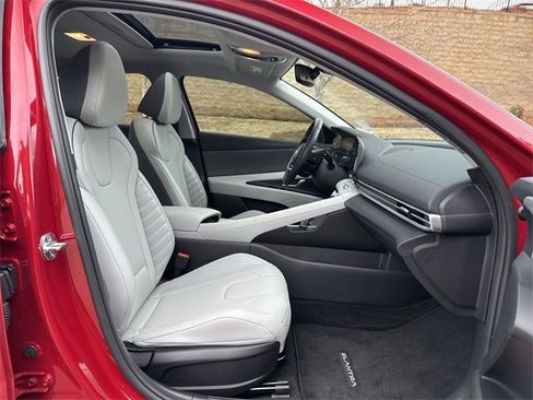 Used 2023 Hyundai Elantra Limited image 28