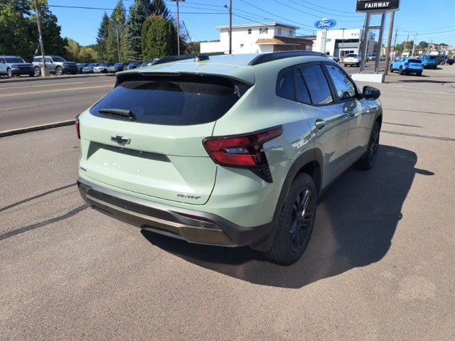 Used 2025 Chevrolet Trax ACTIV w/ Sunroof Package FWD image 3