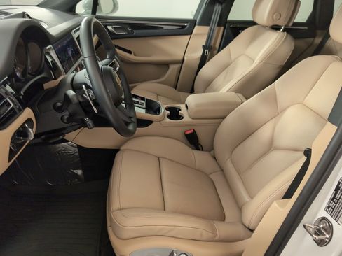 Used 2025 Porsche Macan image 5