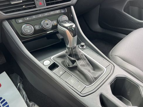 Used 2022 Volkswagen Jetta SE FWD image 19