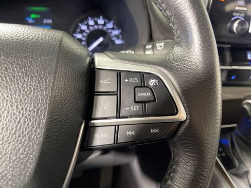 Certified 2023 Toyota Sienna XLE image 27