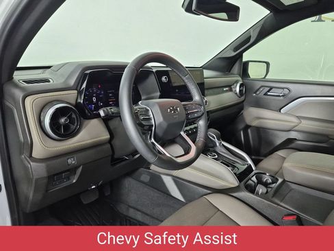 Certified 2025 Chevrolet Colorado ZR2 w/ Technology Package AWD/4WD image 18