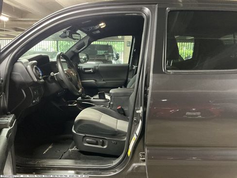 Used 2021 Toyota Tacoma TRD Off-Road w/ Technology Package AWD/4WD image 8