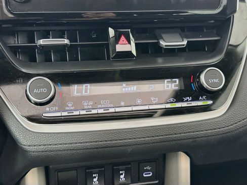 Certified 2025 Toyota Corolla Cross XLE w/ Convenience Package AWD/4WD image 18
