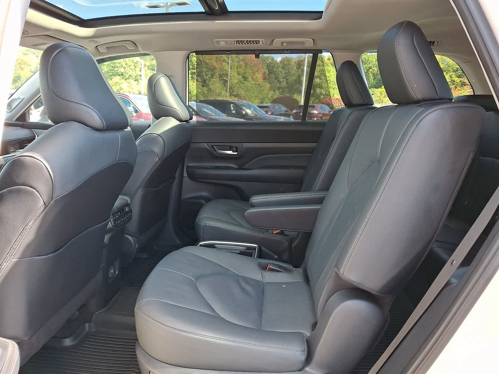 Certified 2024 Toyota Grand Highlander AWD image 12