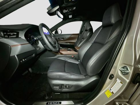 Used 2023 Toyota Venza XLE AWD/4WD image 21