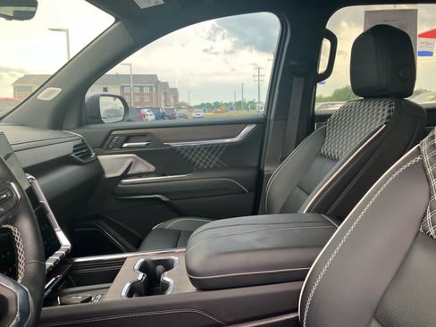 Used 2025 GMC Acadia Denali w/ Super Cruise Package FWD image 10