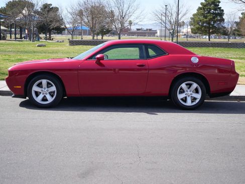 Used 2013 Dodge Challenger SXT Plus image 3