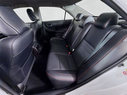 Used 2016 Toyota Camry SE FWD image 19