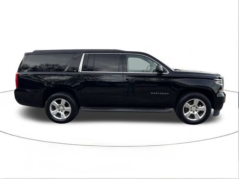 Used 2015 Chevrolet Suburban LT image 2