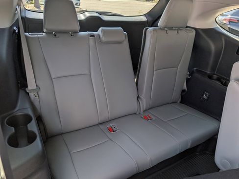 Used 2026 Toyota Highlander XLE AWD/4WD image 6