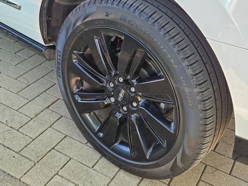 Used 2022 Lincoln Navigator Black Label image 9