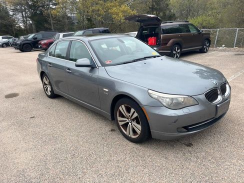 Used 2010 BMW 528i xDrive Sedan AWD/4WD image 3
