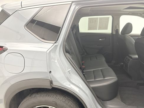 Used 2023 Nissan Rogue SL image 18