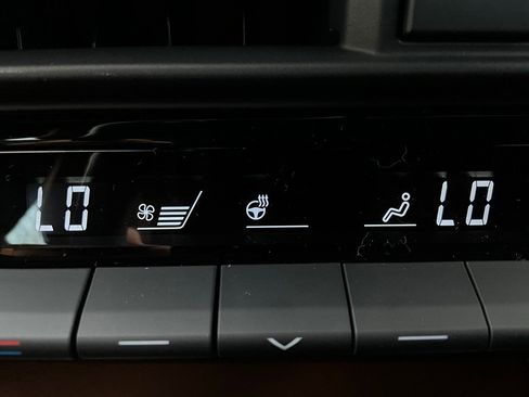 New 2025 Toyota Crown Signia image 31