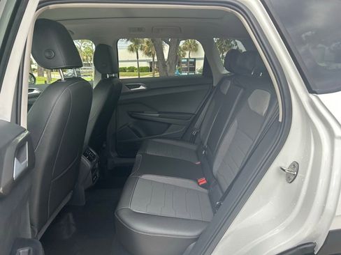 New 2026 Volkswagen Taos SE image 40