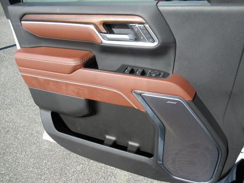 Used 2025 GMC Sierra 2500 Denali Ultimate image 31