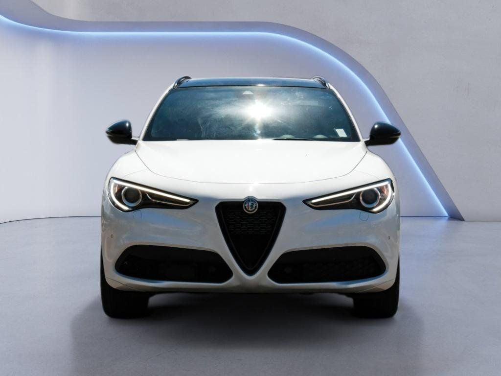 Used 2023 Alfa Romeo Stelvio Veloce AWD/4WD image 2