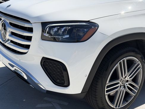 Used 2025 Mercedes-Benz GLS 450 4MATIC image 8