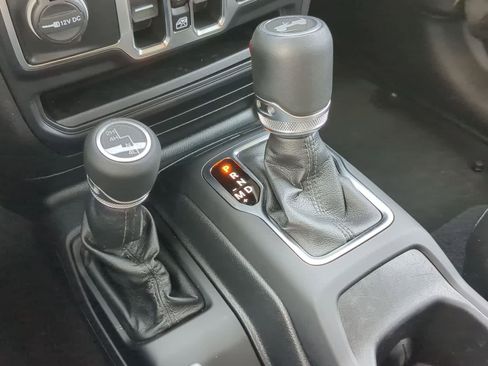 Used 2021 Jeep Wrangler Unlimited Sahara AWD/4WD image 30