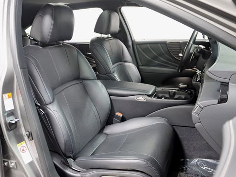 Used 2018 Lexus LS 500h AWD w/ Accessory Package (Z2) image 28
