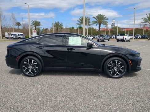 Certified 2023 Toyota Crown XLE image 3