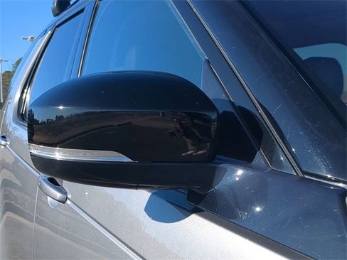 Used 2020 Land Rover Discovery Landmark image 10