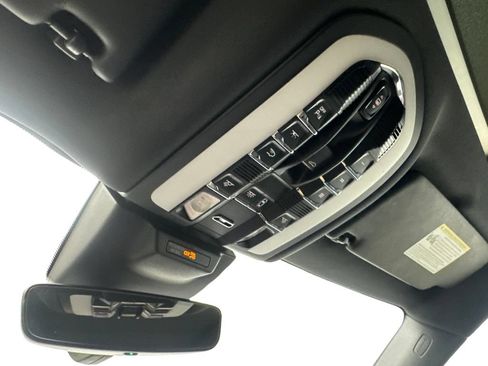 Used 2024 Porsche Macan AWD/4WD image 72