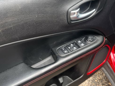 Used 2019 Jeep Compass Trailhawk image 4