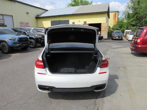 Used 2018 BMW 750i xDrive image 5