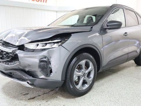 Used 2026 Ford Escape ST-Line w/ Cold Weather Package AWD/4WD image 2