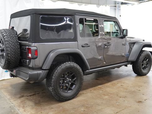Used 2024 Jeep Wrangler Unlimited AWD/4WD image 3