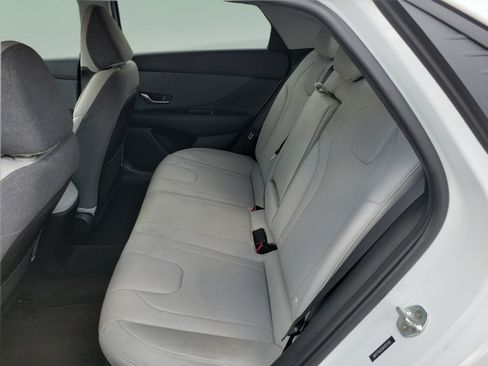 Used 2022 Hyundai Elantra Limited FWD image 24