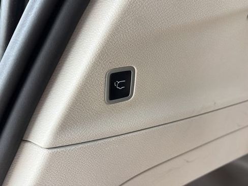 Used 2023 Chrysler Pacifica Touring-L FWD image 34