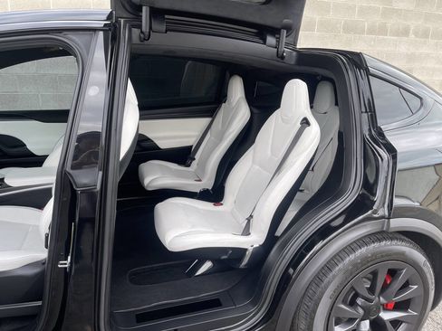 Used 2024 Tesla Model X Plaid image 10