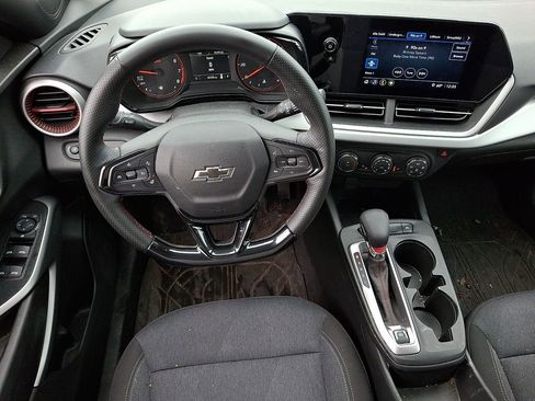 Used 2024 Chevrolet Trax RS image 11