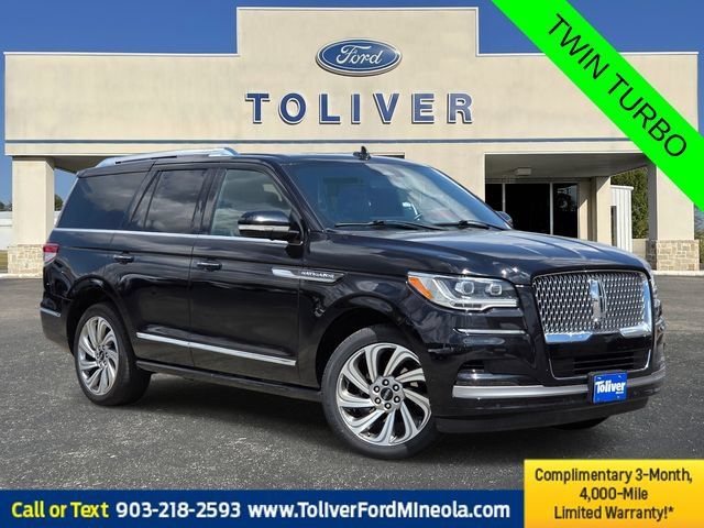 Used 2023 Lincoln Navigator Reserve AWD/4WD image 1