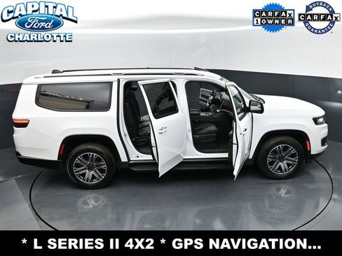 Used 2024 Jeep Wagoneer L Series II RWD image 32