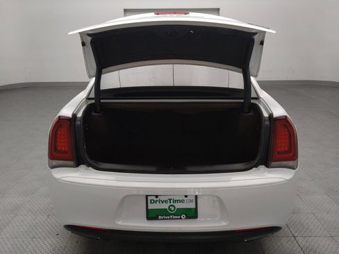 Used 2018 Chrysler 300 S RWD image 29