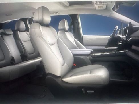 Used 2026 Toyota Sienna XLE image 8